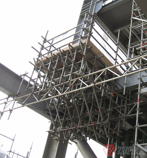 移動(dòng)腳手架需要哪些配件？