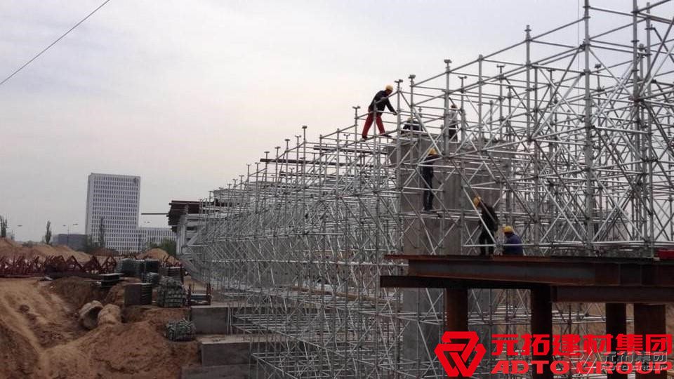 盤扣式腳手架在搭建時應(yīng)注意哪些？